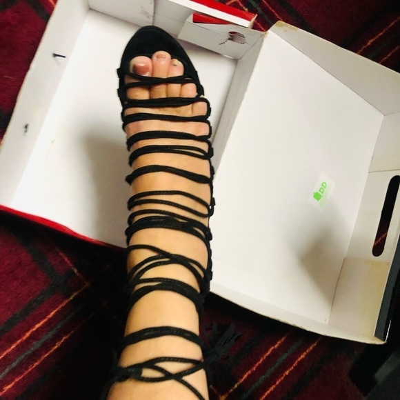 Liliana size 10 black sexy strappy beautiful ankle wrap heels NIB - Picture 14 of 16